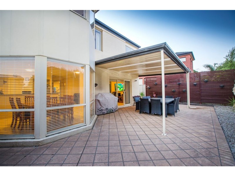 8 Strickland Court, Pakenham VIC 3810