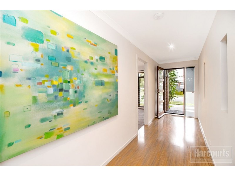 17 Tangelo Terrace, Pakenham VIC 3810