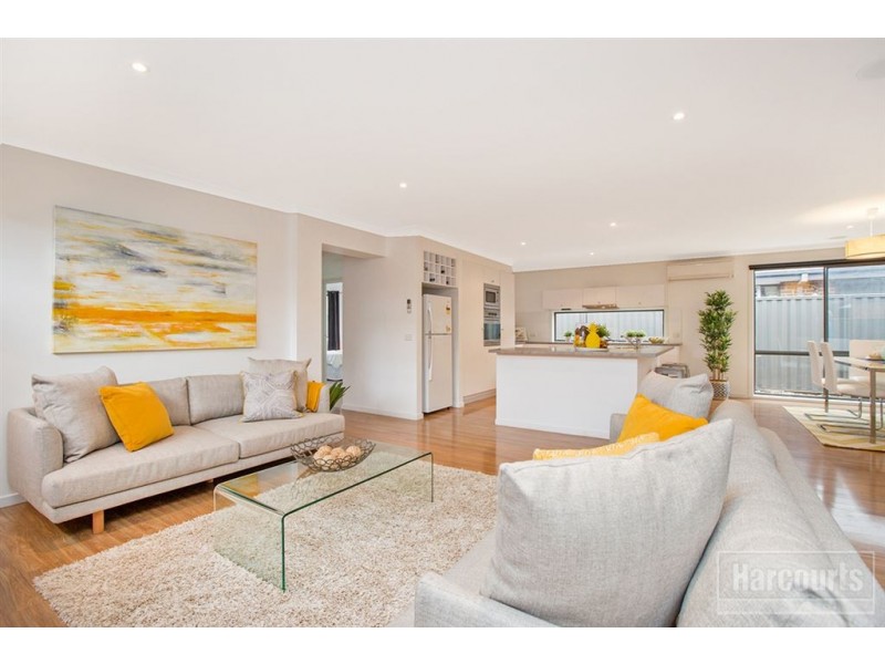 17 Tangelo Terrace, Pakenham VIC 3810