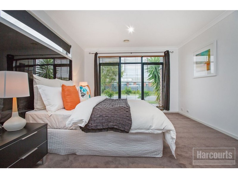 17 Tangelo Terrace, Pakenham VIC 3810