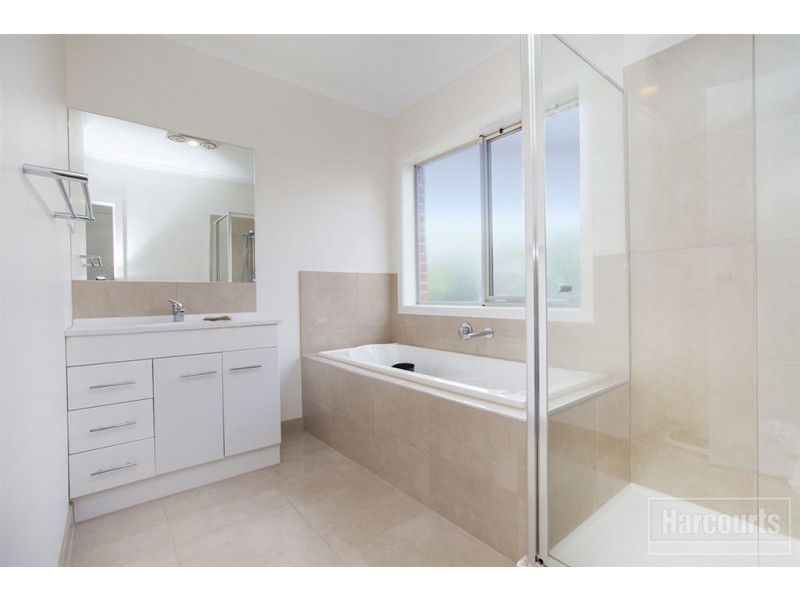 4/3 Princes Highway, Pakenham VIC 3810