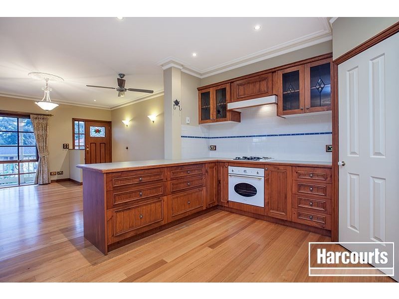 16 Ash Crescent, Pakenham VIC 3810