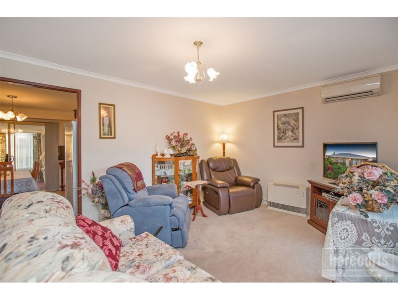 1/11 Smethurst Avenue, Pakenham VIC 3810