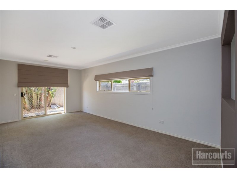 16 Samchelle Place, Pakenham VIC 3810