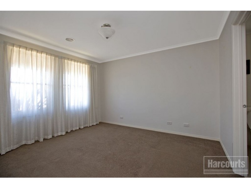 16 Samchelle Place, Pakenham VIC 3810