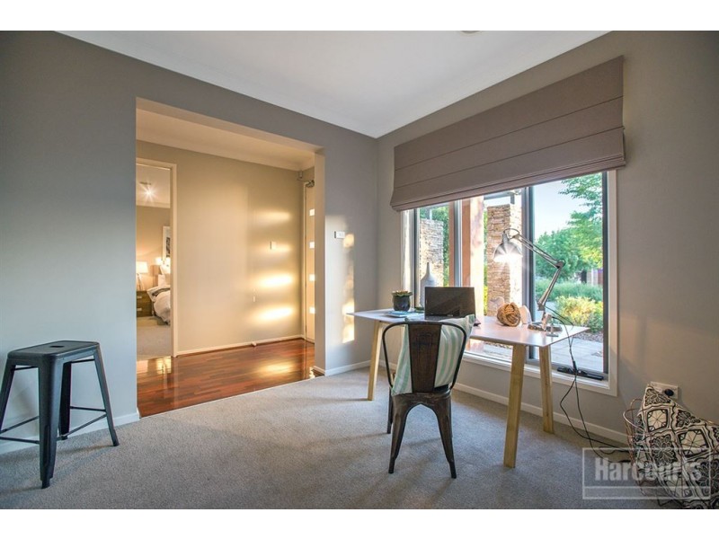 16 Fallingwater Drive, Pakenham VIC 3810