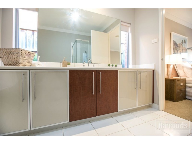 16 Fallingwater Drive, Pakenham VIC 3810