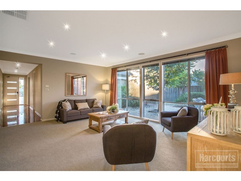 16 Fallingwater Drive, Pakenham VIC 3810