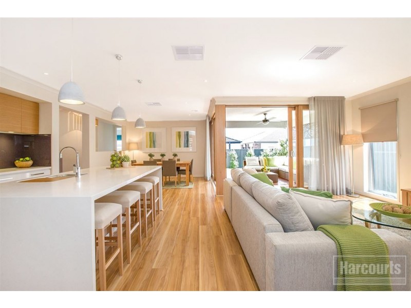 6 Hibernia Place, Cranbourne East VIC 3977
