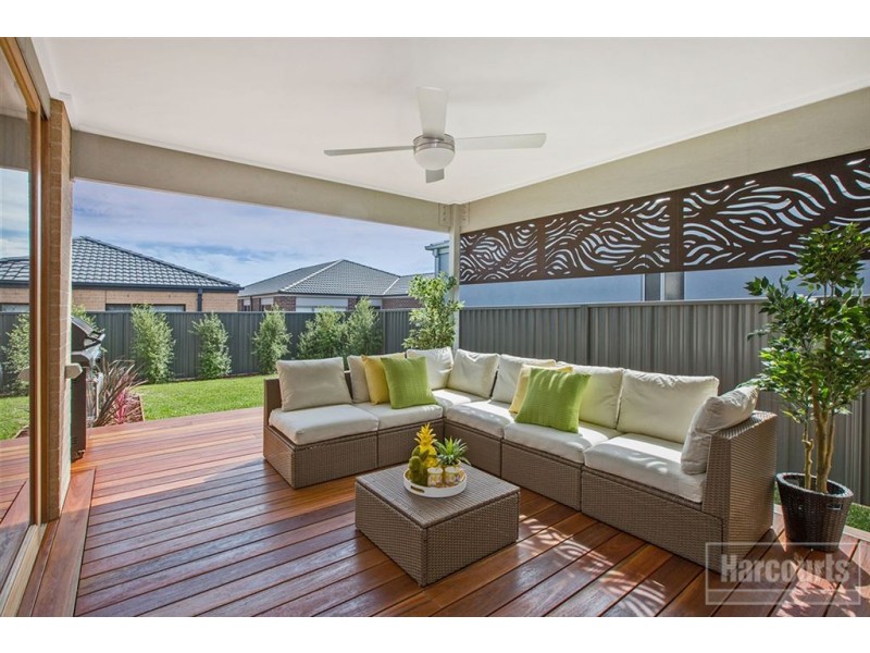 6 Hibernia Place, Cranbourne East VIC 3977
