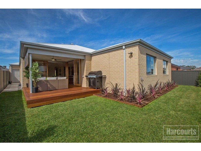 6 Hibernia Place, Cranbourne East VIC 3977
