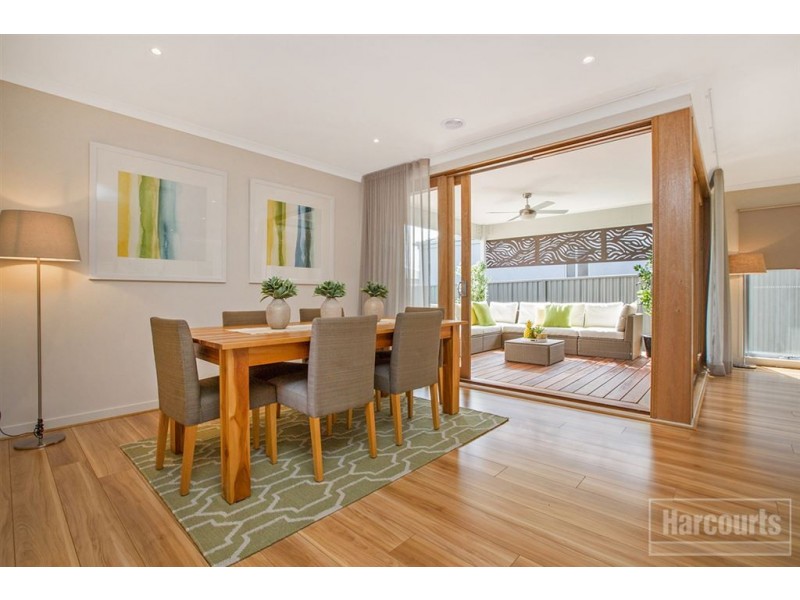 6 Hibernia Place, Cranbourne East VIC 3977