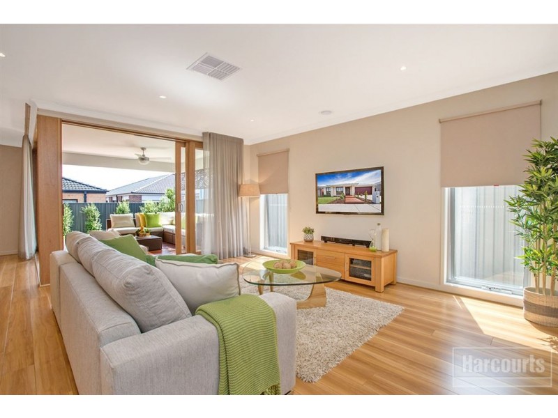 6 Hibernia Place, Cranbourne East VIC 3977