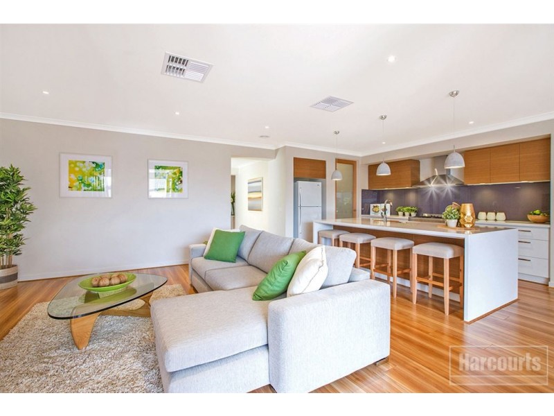 6 Hibernia Place, Cranbourne East VIC 3977