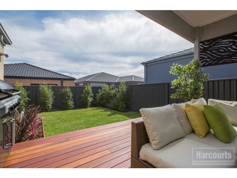 6 Hibernia Place, Cranbourne East VIC 3977