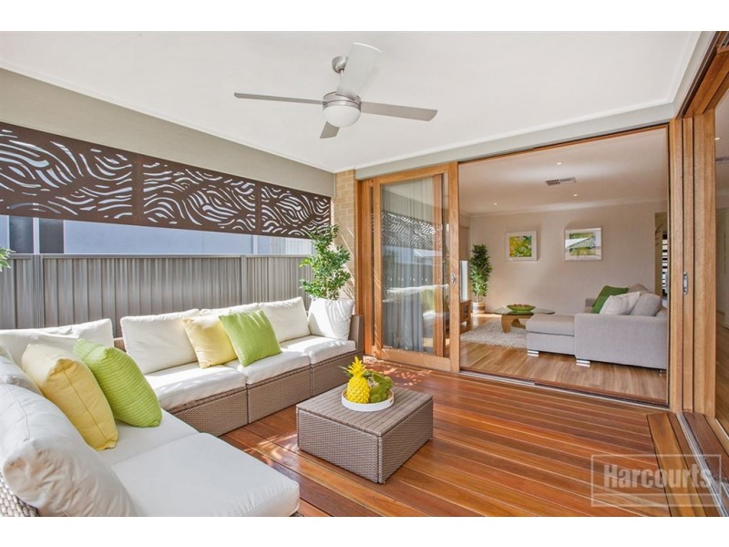 6 Hibernia Place, Cranbourne East VIC 3977
