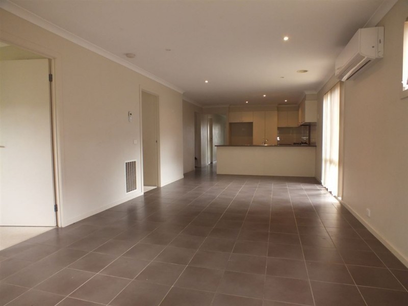 38 Wild Cherry Avenue, Pakenham VIC 3810