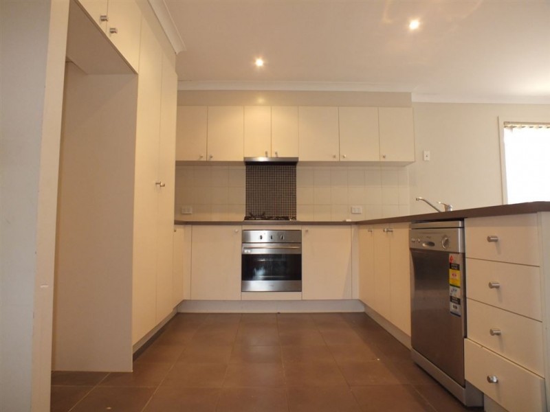 38 Wild Cherry Avenue, Pakenham VIC 3810