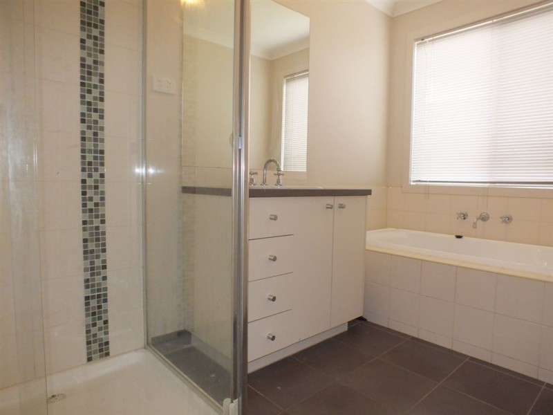 38 Wild Cherry Avenue, Pakenham VIC 3810