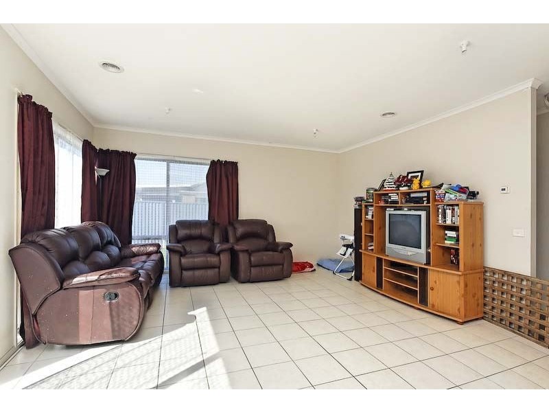 15 Paperbark Drive, Pakenham VIC 3810