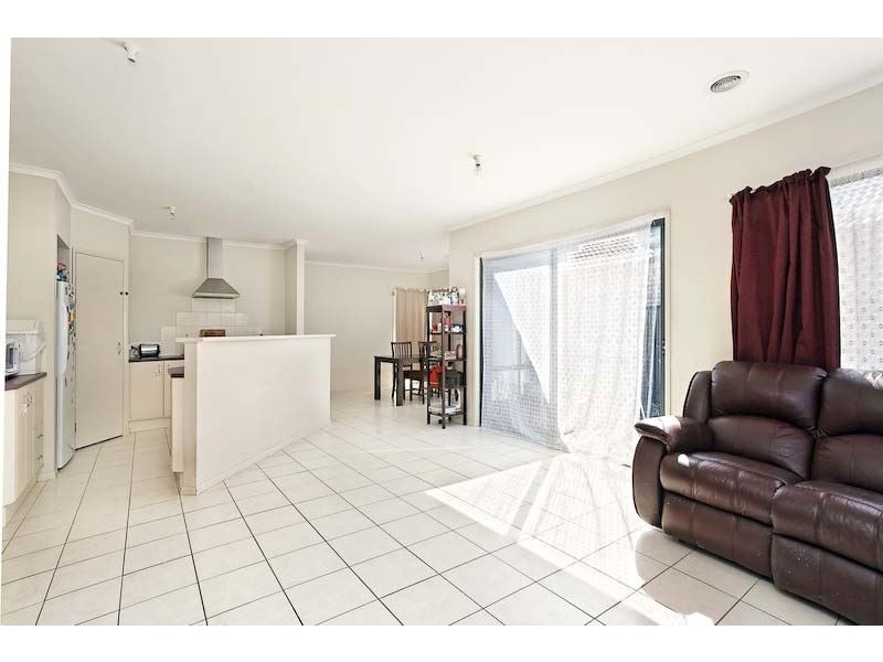 15 Paperbark Drive, Pakenham VIC 3810