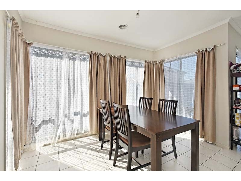 15 Paperbark Drive, Pakenham VIC 3810