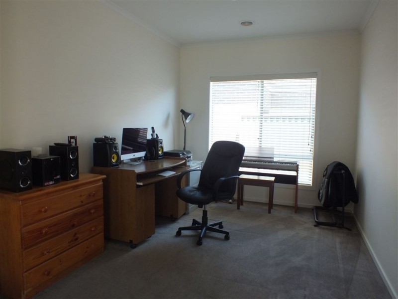 4 Petrel Circuit, Pakenham VIC 3810