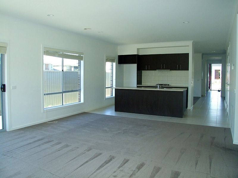 4 Petrel Circuit, Pakenham VIC 3810