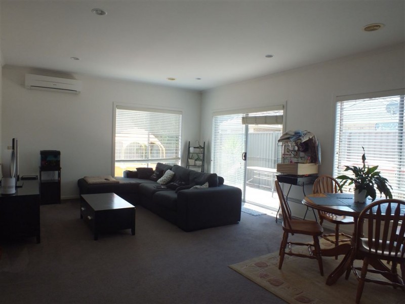 4 Petrel Circuit, Pakenham VIC 3810