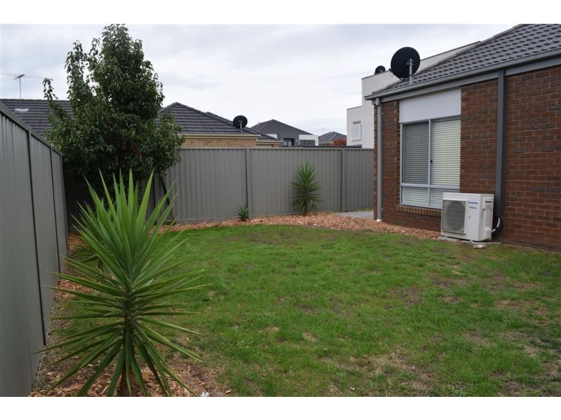 4 Petrel Circuit, Pakenham VIC 3810
