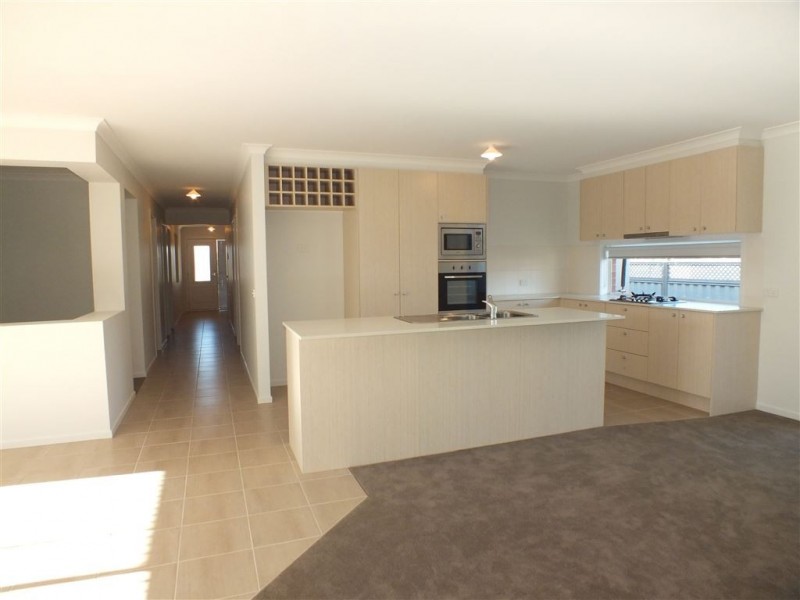 21 Serenity Street, Pakenham VIC 3810