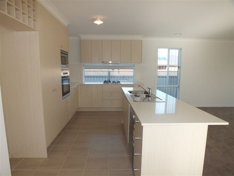 21 Serenity Street, Pakenham VIC 3810