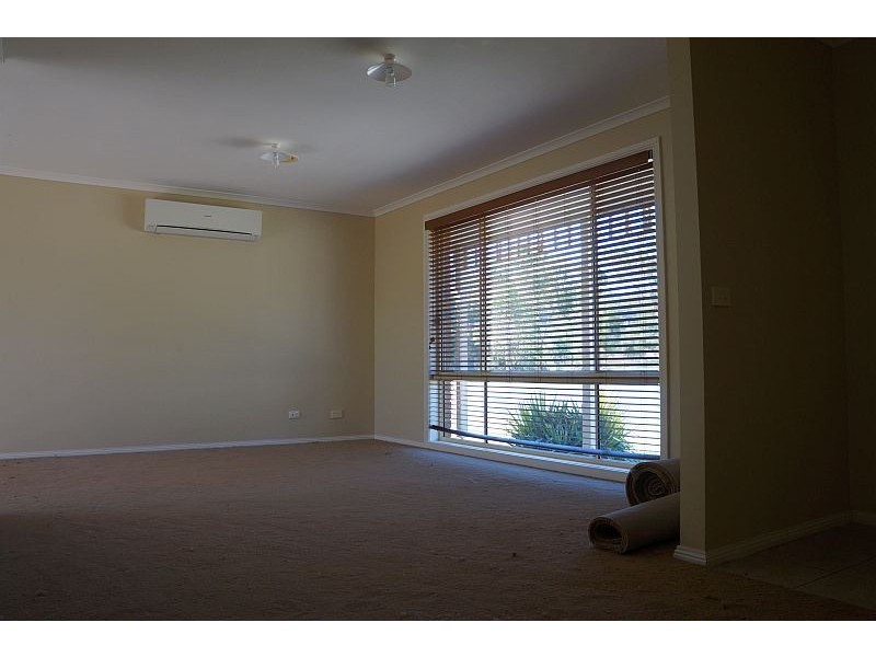 2 Silver Gum Drive, Pakenham VIC 3810