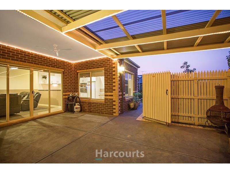 8 Eyre Place, Pakenham VIC 3810