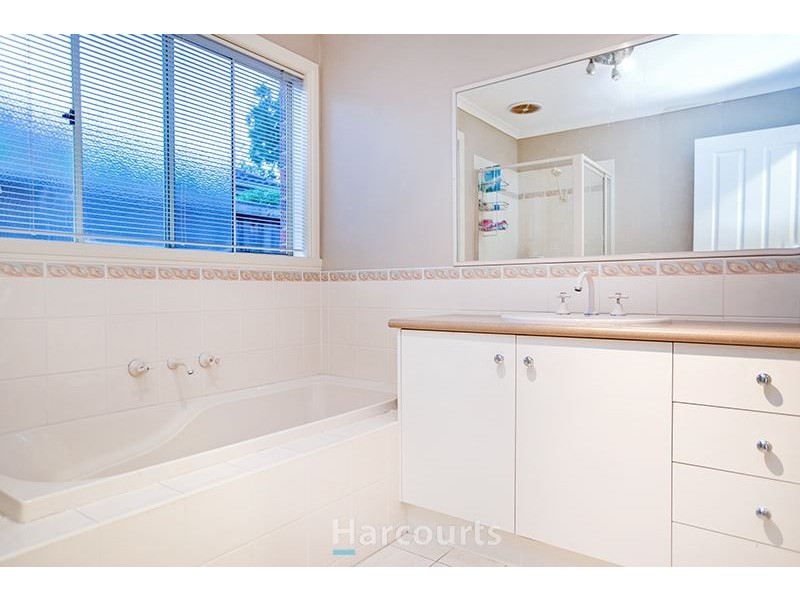 22 Honeysuckle Close, Pakenham VIC 3810