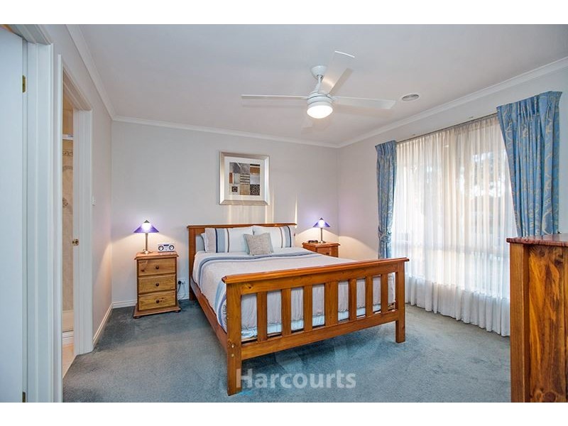 50 Balmoral Way, Pakenham VIC 3810