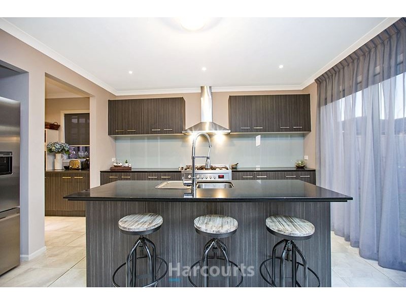 14 Burford Way, Cranbourne North VIC 3977