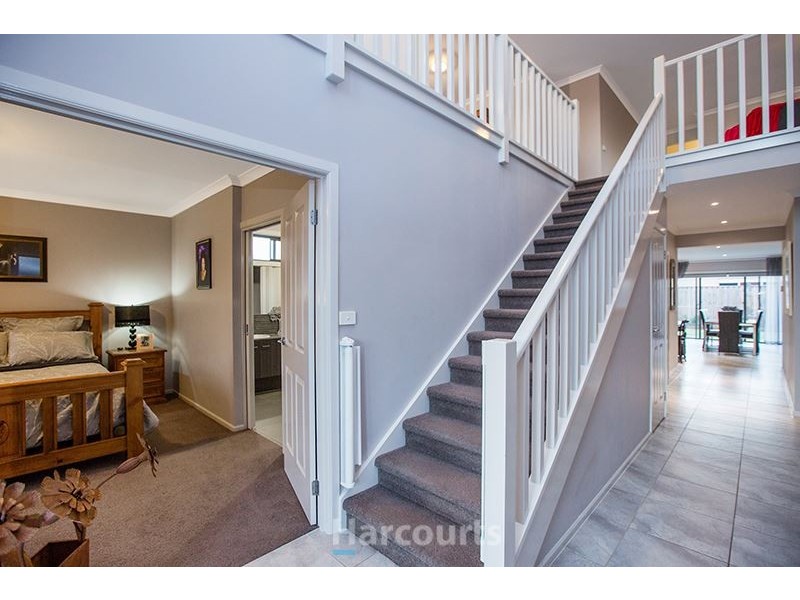 14 Burford Way, Cranbourne North VIC 3977