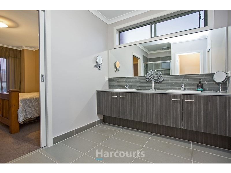 14 Burford Way, Cranbourne North VIC 3977