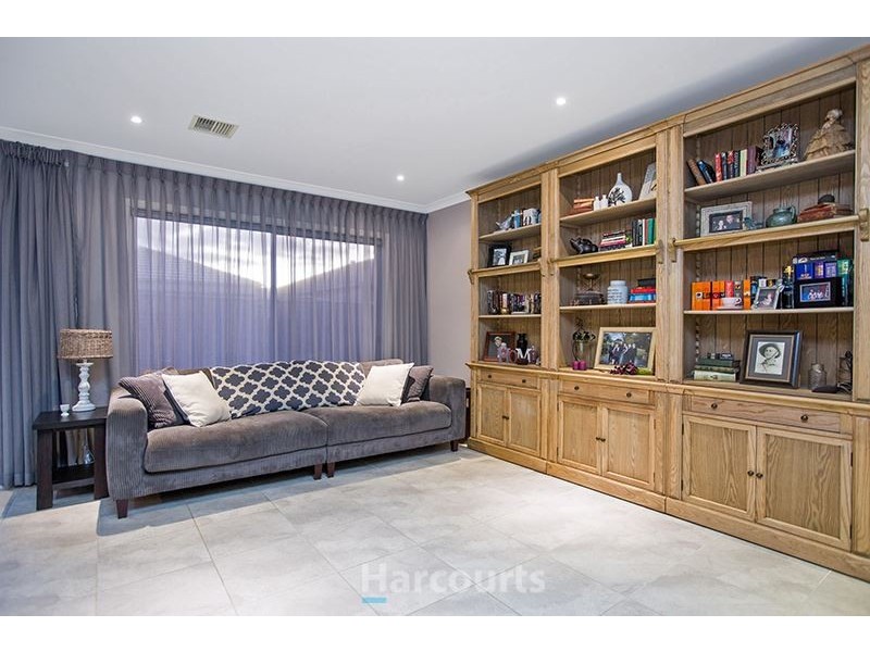 14 Burford Way, Cranbourne North VIC 3977