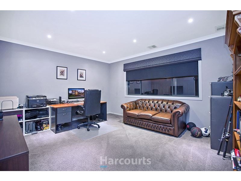 14 Burford Way, Cranbourne North VIC 3977