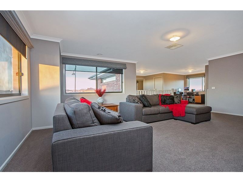 14 Burford Way, Cranbourne North VIC 3977