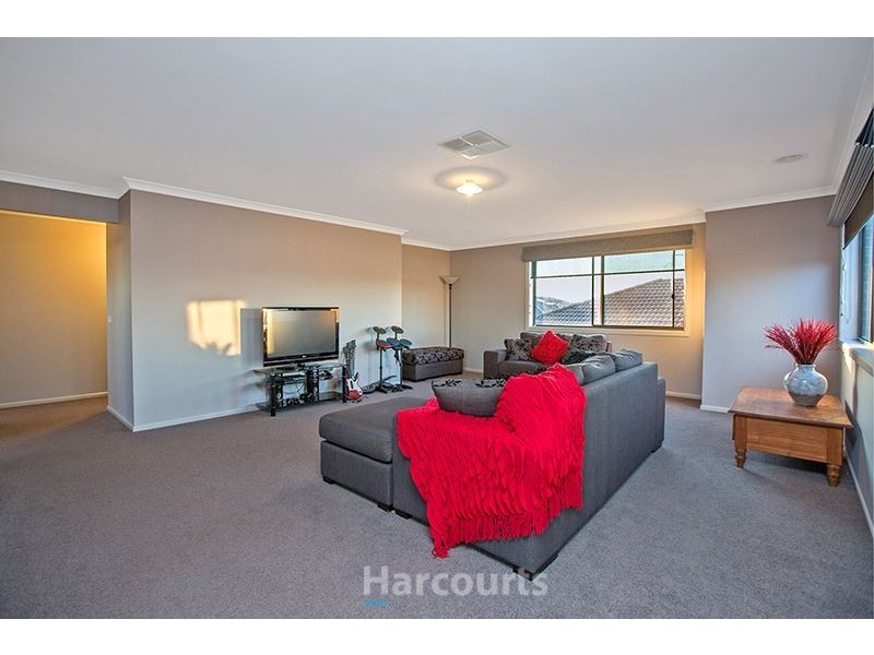 14 Burford Way, Cranbourne North VIC 3977
