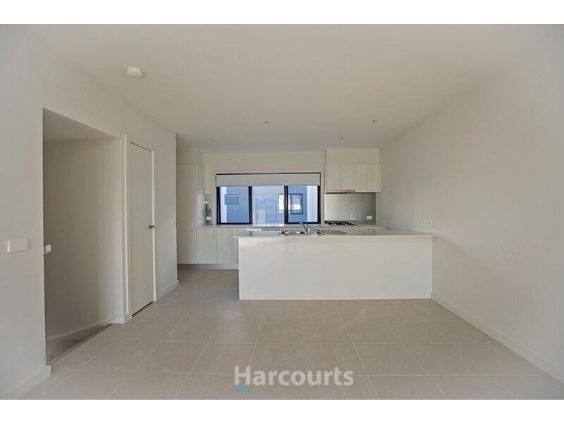 43 Lakeside Boulevard, Pakenham VIC 3810