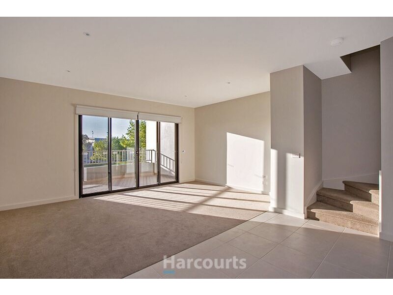 43 Lakeside Boulevard, Pakenham VIC 3810