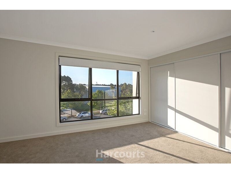 43 Lakeside Boulevard, Pakenham VIC 3810