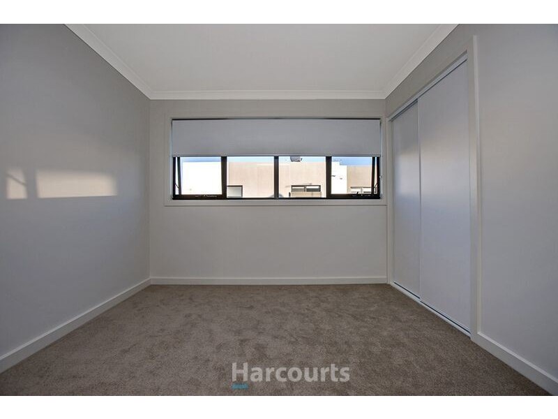 43 Lakeside Boulevard, Pakenham VIC 3810