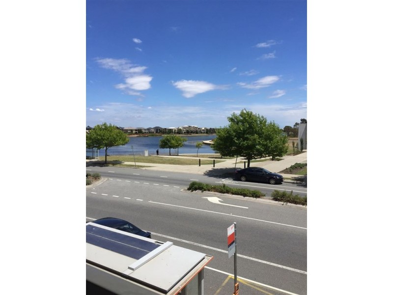 43 Lakeside Boulevard, Pakenham VIC 3810