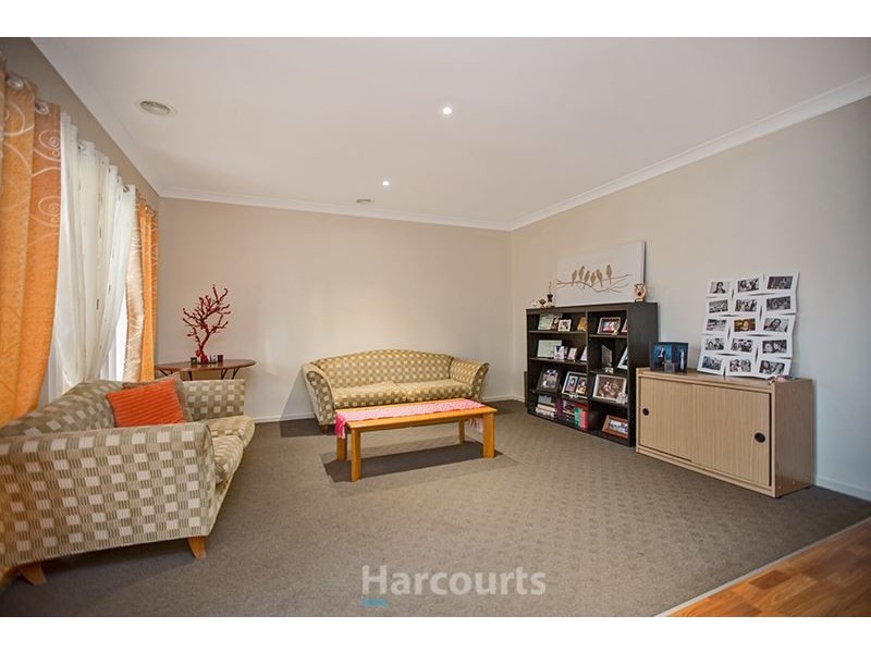 16 Viola Avenue, Pakenham VIC 3810