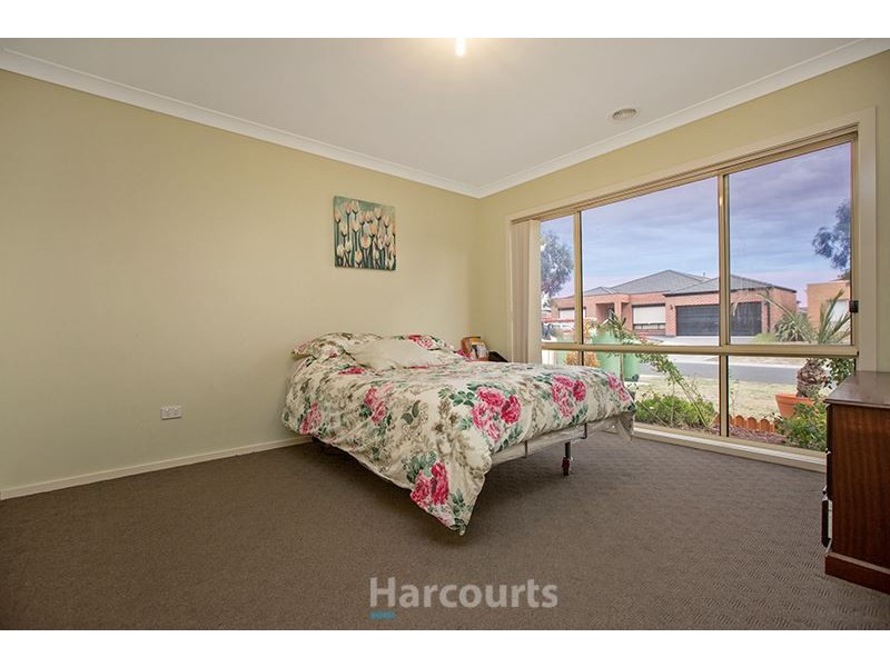 16 Viola Avenue, Pakenham VIC 3810